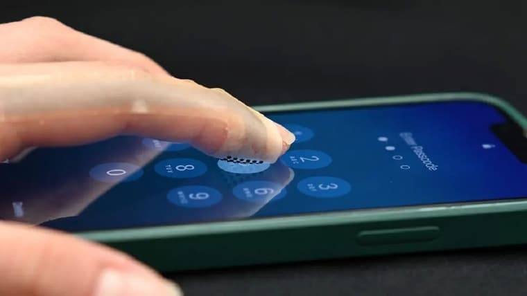 Создана ультратонкая тактильная накладка на палец, имитирующая рельефные текстуры на плоских экранах